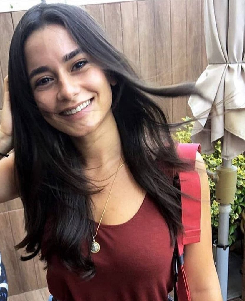 Ece Yaşar Kimdir? 9 ece yasar 8